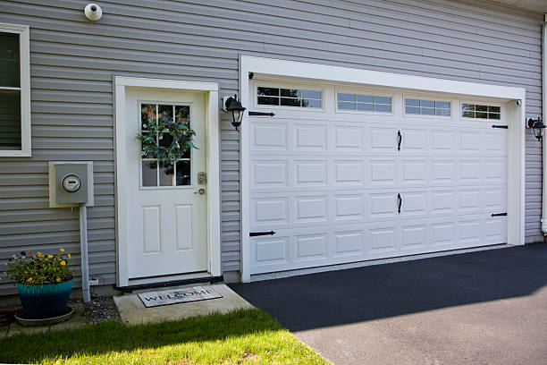 24/7 Emergency Garage Door Panel Replacement experts in Holt County County, NE
